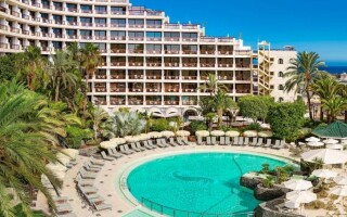 Seaside Sandy Beach Hotel