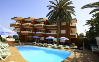 Las Tejas Apartments