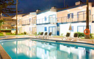 Los Caribes Apartments