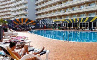 Fergus Barracuda Hotel