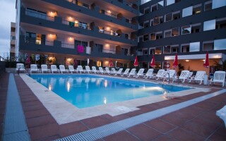 El Puerto Aparthotel