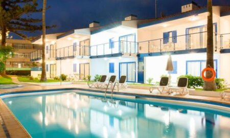 Los Caribes Apartments