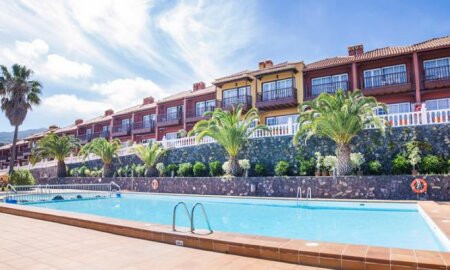 Los Molinos Apartments