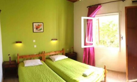 Alexandra Studios & Apartments