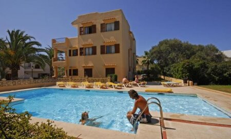 Casas de Cala Ferrera Apartments