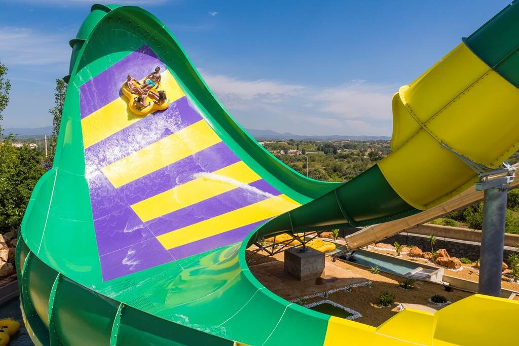 Hot Holiday’s Top Ten Waterparks Slide & Splash