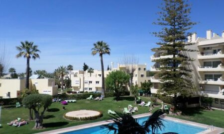 Park Mourabel Pe do Lago & Oasis Village Hotel