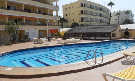 Los Juncos Apartments