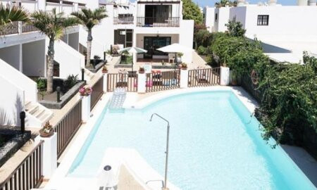 Las Lilas Apartments