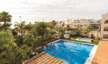 Mac Puerto Marina Hotel