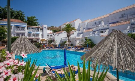 Los Claveles Apartments